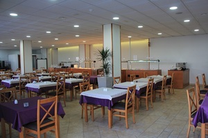 19 restaurant pool side