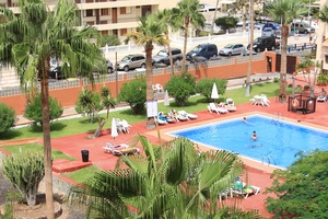 21 Swimming pool